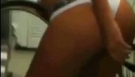 camasirhanede sexi striptiz