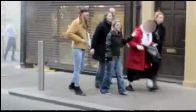 video Kahraman teyze kuyumcuyu soyulmaktan kurtardı