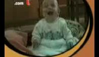 video Gülme krizi geçiren bebek...:))