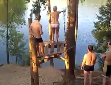 Sexsi dişi Tarzan Yere Düştü