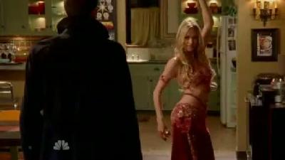 Yvonne Strahovski Dansöz Oldu
